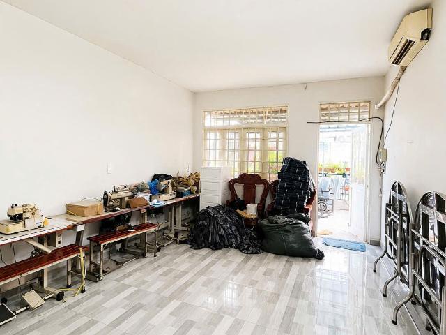 Chính chủ bán nhà mặt phố kd sát chợ 1 trệt 1 lầu, 92.4m2, 3pn, đường đặng minh trứ, p. 10, tân bình, hcm