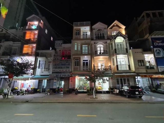 Chính chủ bán nhà riêng mặt tiền phố, 1 trệt 4 lầu, TTTM thành phố Bạc Liêu