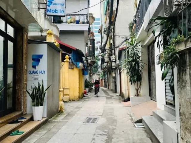Chính chủ bán nhà riêng phố Giáp Bát, Mặt ngõ Thông. 45m × 6 Tầng. SĐCC Ô tô vào nhà Chỉ 12 tỷ 3