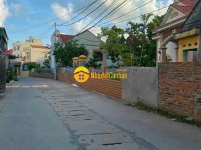 Chinh chủ bán nhà 3tầng, mặt tiền 5m, đường 2oto, khu phố 3a giếng đáy hạ long quảng ninh