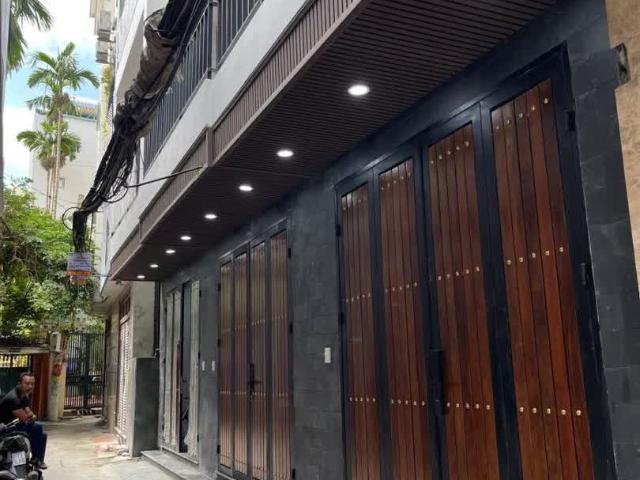 Chính chủ bán nhà 6 tầng thang máy tại Âu Cơ Tây Hồ, diện tích 52m², gần mặt phố, giá 12,5 tỷ