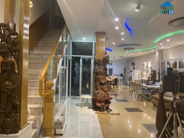 Chính chủ bán nhanh nhà đẹp 4 tầng đất rộng 328m sân vườn hồ bơi