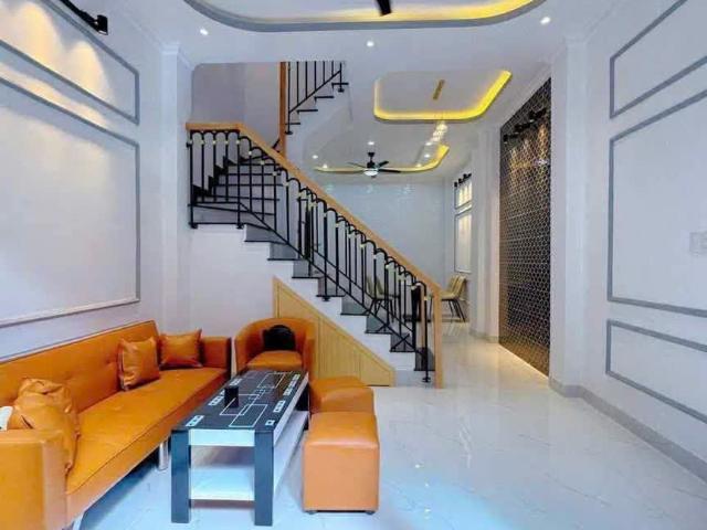 Chính chủ cần bán nhà 1 trệt 3 lầu trung tâm p4 tân an long an dt 90m2 giá 2.5 tỷ shr