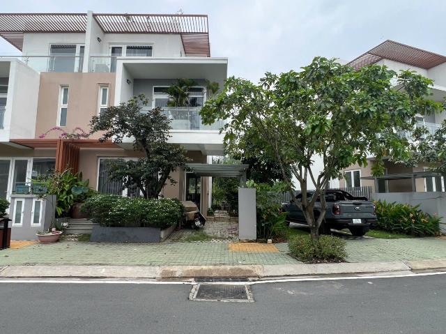Chính chủ cần bán biệt thự 3 tầng 3 mặt tiền view hồ 120m2 shr xe đỗ bên nhà