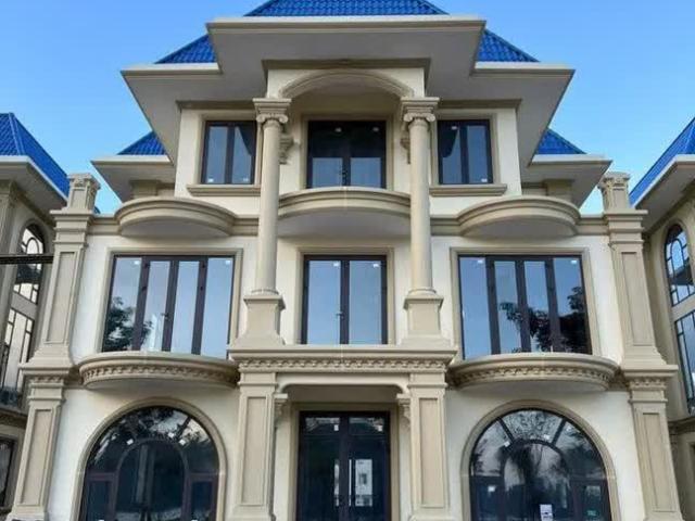 Chính chủ cần Bán căn Biệt thự 3,5 tầng 400m2 mặt đường Bao biển Cẩm Phả Hạ Long
