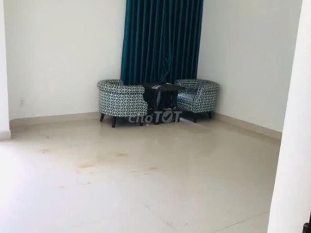 Chính Chủ Cho Thuê Biệt Thự DT 300m2, 5pn, 4WC Đường Rộng Xe Tải Sau Chợ Đầu Mối 1KM