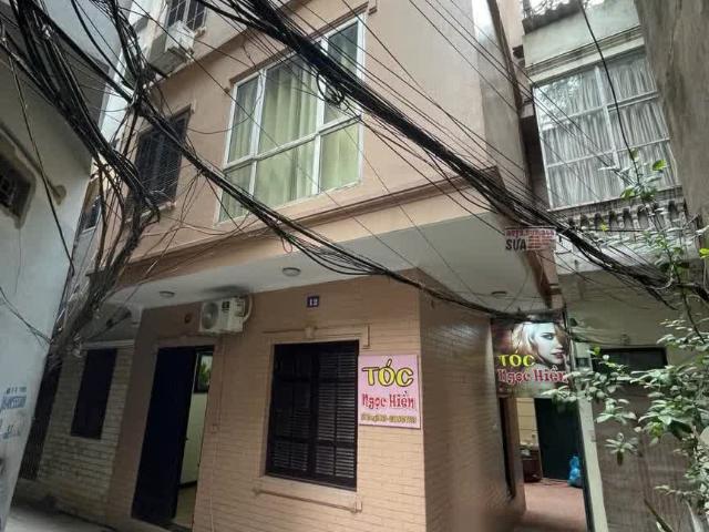 Chính chủ cho thuê nhà nguyên căn 5 tầng phố Đê La Thành, trung tâm quận Ba Đình, gần chợ