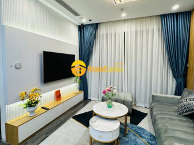Chính chủ gửi bán căn góc 2pn1 tòa r1.01 ban công đông nam view đẹp, đầy đủ đồ, sẵn sổ giao dịch