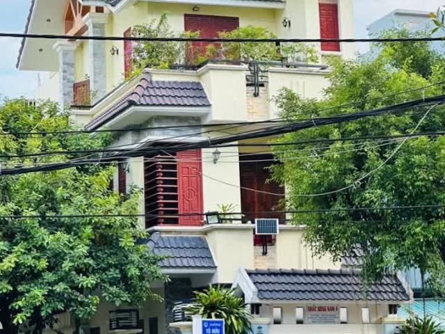 Chính chủ sắp qua Mỹ định cư cần bán gấp nhà 3 tầng 2 mặt tiền, giá sụp hầm, sổ sẵn công chứng ngay