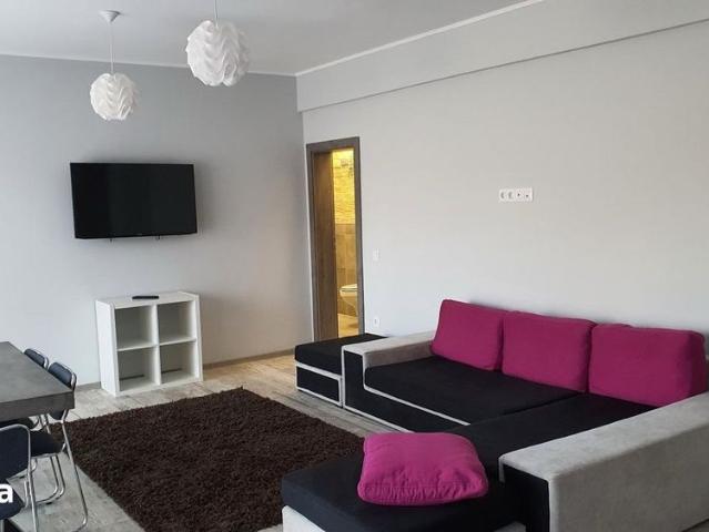 Chirie ap 2 camere bloc nou centrul orasului cu parcare privata