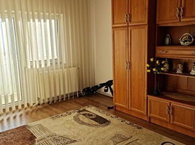 Chirie apartament 4 camere, decomnadat, Micro 17