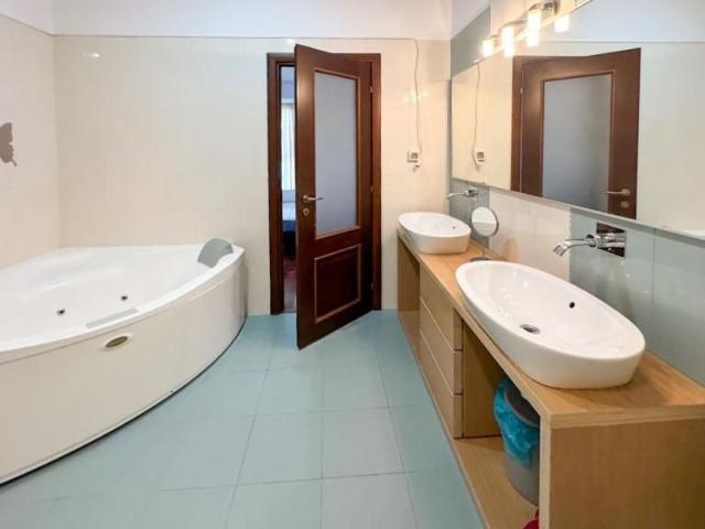 Chirie | Apartament 3 camere 140 mp | Parcare & Boxa incluse