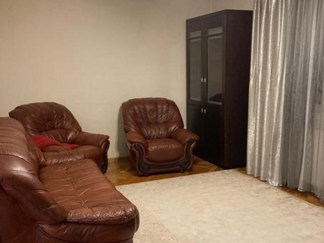 Chirie apartament complet utilat Bradet