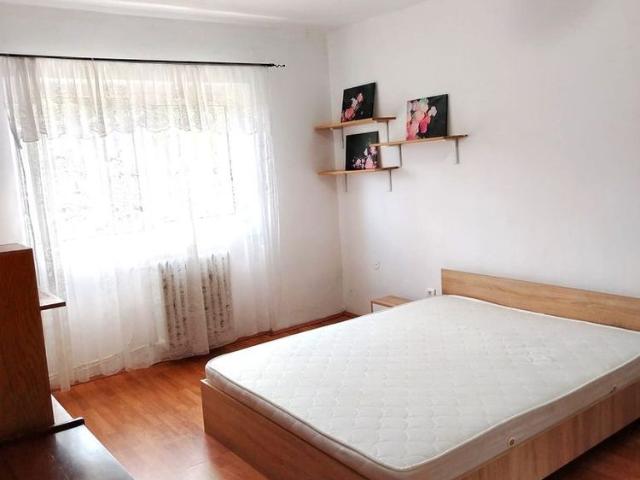 Chirie garsoniera Centru bloc de apartamente 800lei/luna neg usor