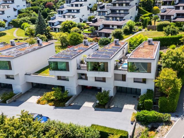 CHRUMMBÄCHLI | Modernes Einfamilienhaus mit preisgekrönter Architektur, Luft/Wasser Wärmepumpe, PV Anlage, 41m2 Terrasse, Sicht auf See und Berge