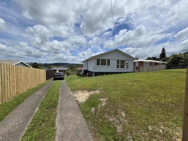 Christmas present to the family move into this renovated 4 bedroom home Western Heights