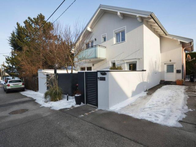 CHRISTOPH CHROMECEK IMMOBILIEN Brunn am Gebirge Top Doppelhaushälfte mit kleinem Garten und Pool!