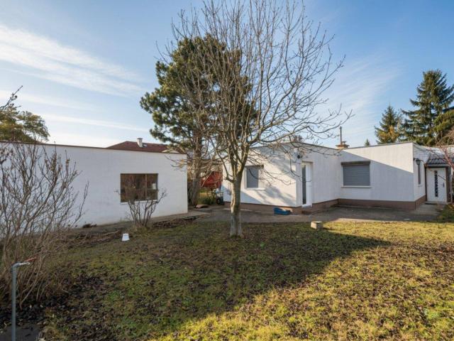 CHRISTOPH CHROMECEK IMMOBILIEN PERCHTOLDSDORF Sanierungsbedürftiger Bungalow in ruhiger Lage!