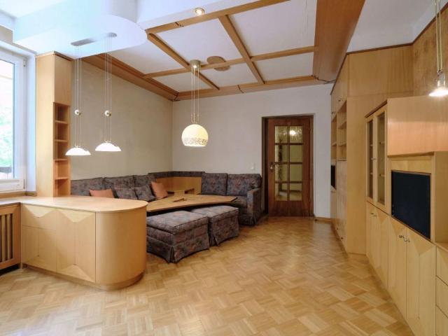 CHRISTOPH CHROMECEK IMMOBILIEN PERCHTOLDSDORF Top möblierte 4 Zimmer Familienwohnung mit Loggia und Kfz Abstellplatz!