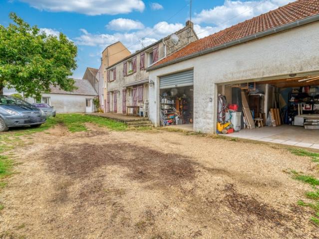 Christophe Michaudelle – EXCLUSIVITE CAPIFRANCE vous propose proche de Meaux et Saint Soupplets: 260 m² ZONE UA 10 pièces 5 chambres pièces d'eau beau jardin plat et clos avec nombreux