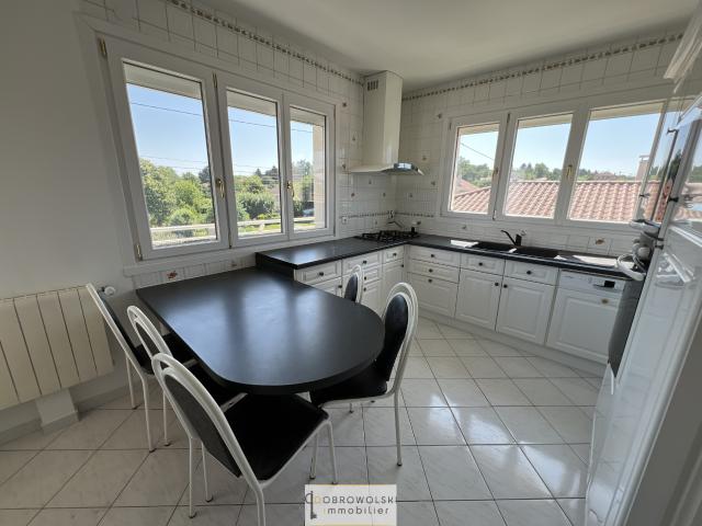 Chuzelles: immense maison à acheter