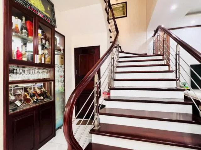 Chú Hào nhờ bán nhà riêng phố Tân Mai, ô tô vào nhà, 5 tầng kiên cố, 51m, giá 7.3 tỷ TL 0886962