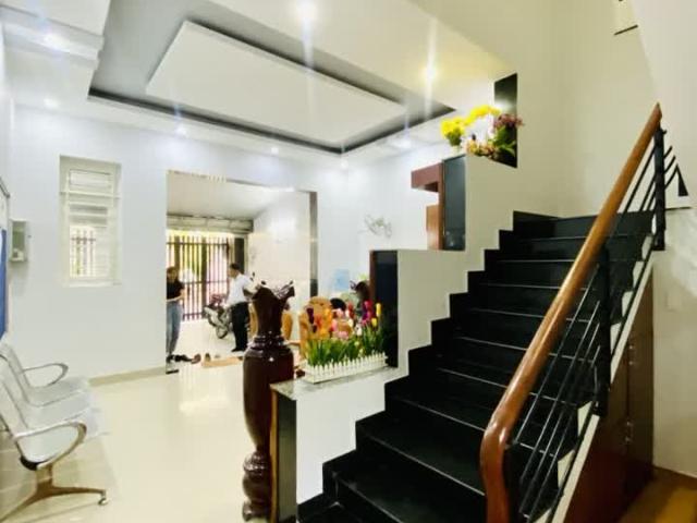 Chủ ngộp bank 5.7 tỷ, nhà bán 6.3 tỷ MT đường Quận Tân Phú