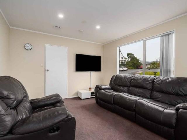 Churton Park, 3 Bedrooms