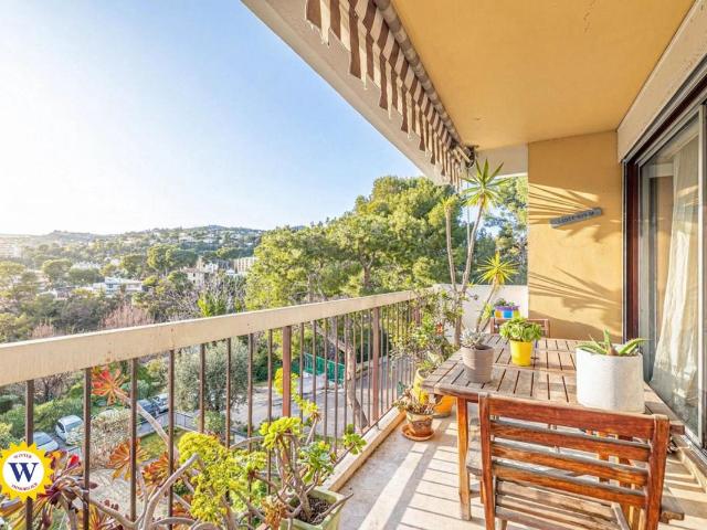 CIMIEZ 2 PIECES TERRASSE RESIDENCE AVEC PISCINE PARKING ET CAVE