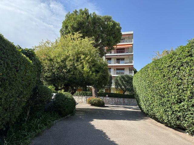 Cimiez bas avenue Georges V, 3p de 71 m2 avec terrasse et ba. 71m² Nice