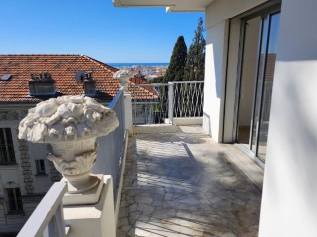 CIMIEZ DERNIER ETAGE TERRASSE VUE MER