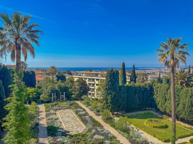 Cimiez, magnifique 3 pièces de 85 m² vue MER panoramique