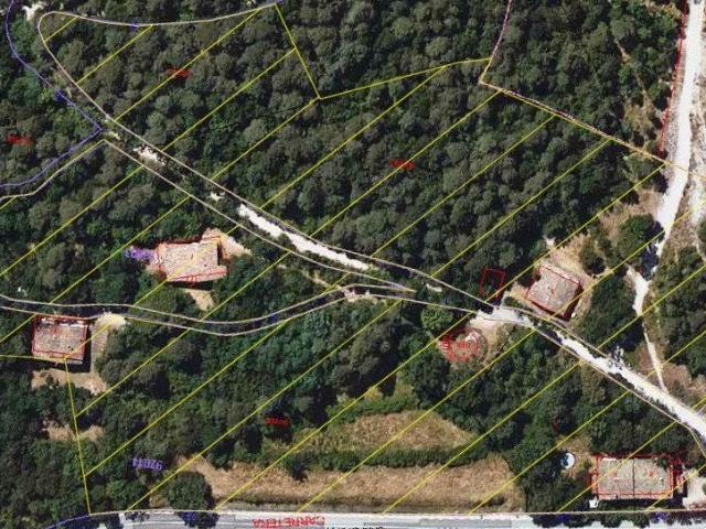 Cinco Casas mas terreno edificable en venta