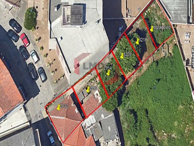 CINCO RUÍNAS PARA RECONSTRUIR CINCO MORADIAS A 100 METROS DA AVENIDA DA República DE GAIA., Mafamude