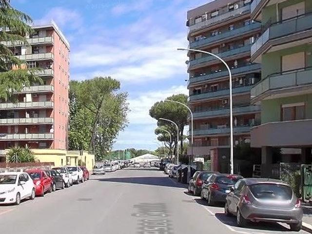 Cinecitta' soleggiato monolocale arredato