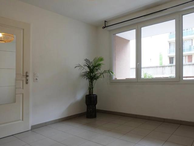 Cinq Avenues La Blancarde, T2 récent avec ascenseur