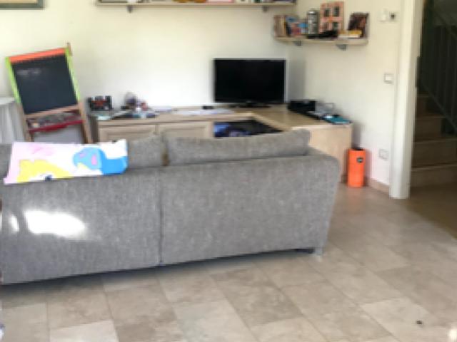 CINQUALE AFFITTASI VILLA A 100 MT DAL MARE RIFINITA CON MATERIALI EXTRA LUSSO