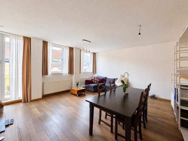 Cinquantenaire – one bedroom flat with parking