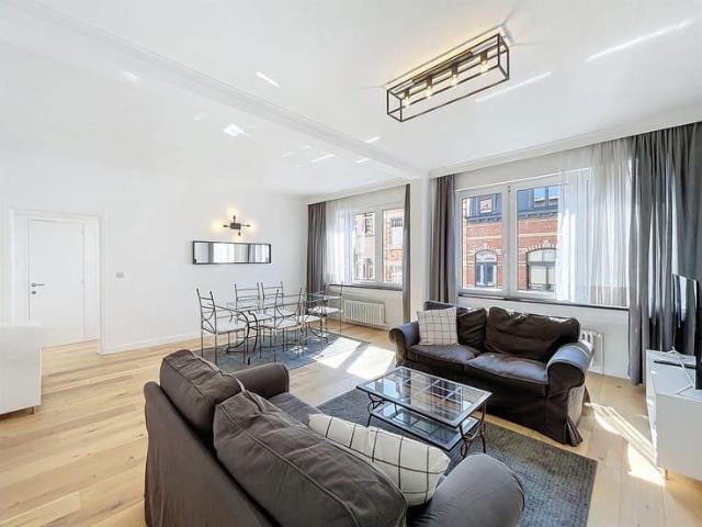 CINQUANTENAIRE, SUPERBE APPT 2CH ±75M² MEUBLÉ