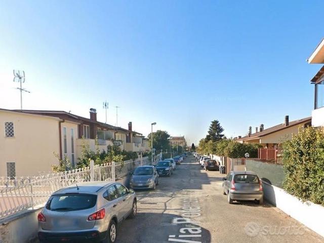 Ciampino bilocale in villa