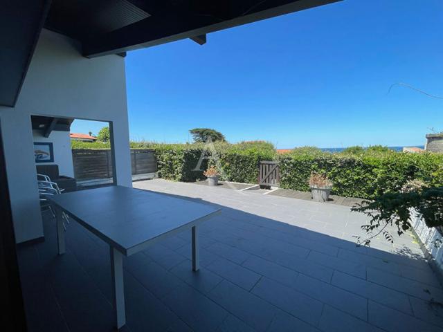 Ciboure T3/4 avec grande terrasse et vue exceptionnelle sur le Fort et la baie de St Jean de Luz