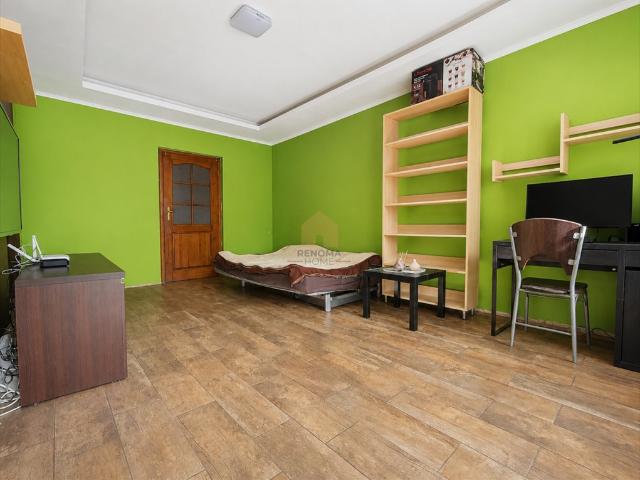 Ciche 2 pokojowe mieszkanie na parterze w kamienicy
