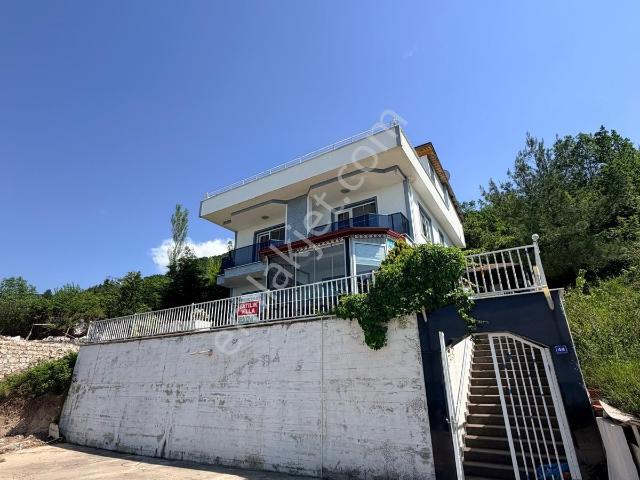 Cide Demirtaş Emlak Güvencesi İle Eşyalı 3 Katlı Lüks Villa