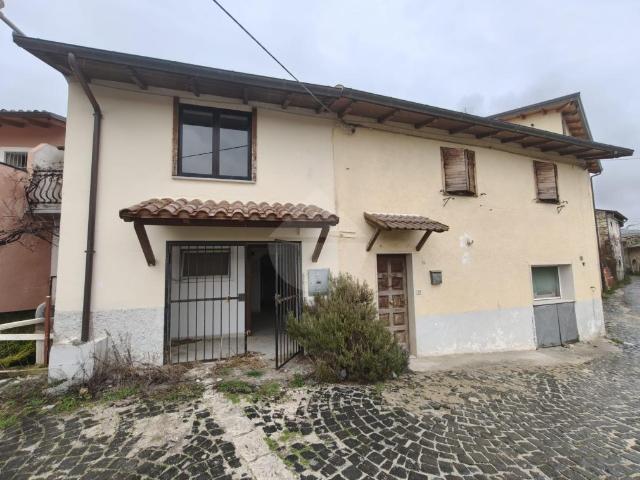 Cielo Terra / Terratetto in vendita a L'Aquila Colle Di Roio
