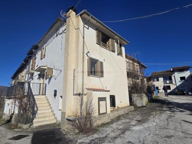 Cielo Terra / Terratetto in vendita a L'Aquila Palombaia Di Sassa