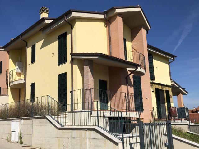Cielo Terra nuova con pannelli solari, Montepulciano, Siena. 137m² Montepulciano Stazione