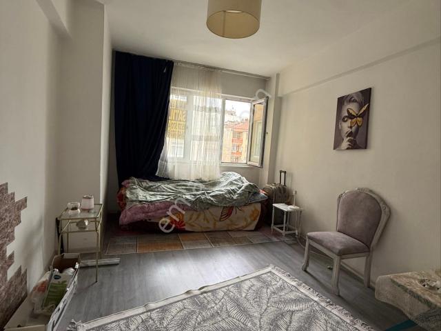 Ciftlik Mahallesinde İci Temiz Satılık Daire