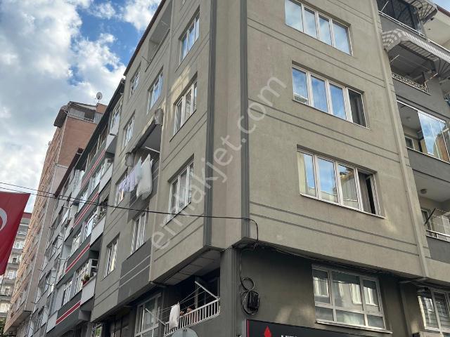 Ciftlik Mahallesinde İci Temiz Satılık Daire