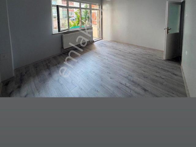 Ciftlik Caddesine Yakın İci Temiz Kiralık Daire