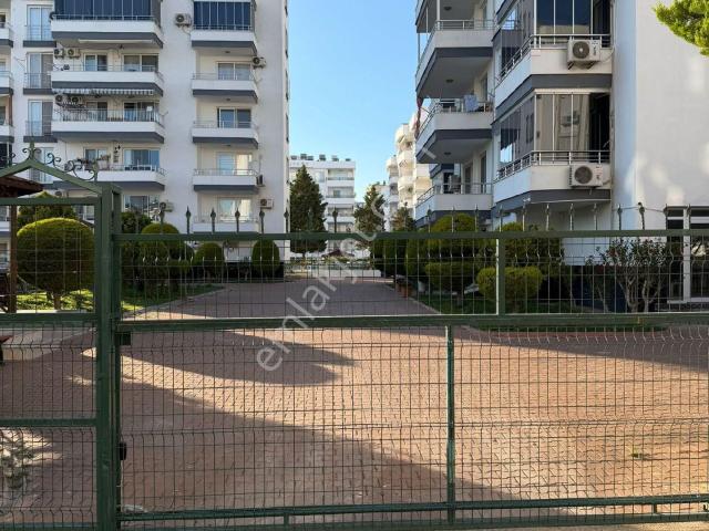 Cihan Emlak'tan Mersin Atakent'te Havuzlu Eşyalı 2+1 Yıllık Kiralık Daire